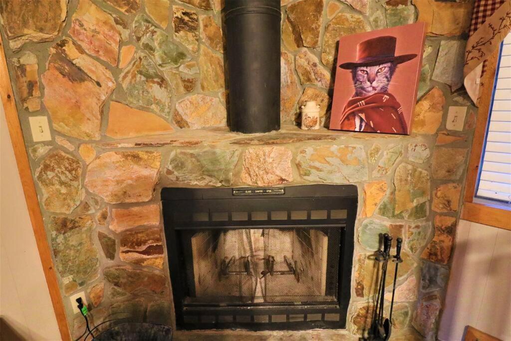 Amazing Fireplace And Stream #11 Holiday home Helen